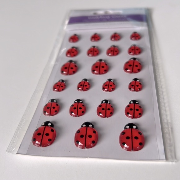 🆕 NEW 22 pcs Self-Adhesive Ladybug Gems - Picture 7 of 9